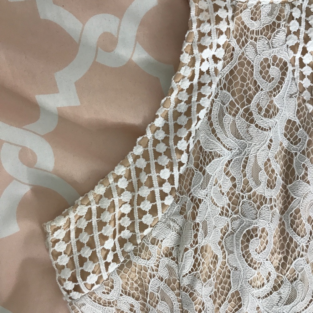 White lace dress - Picture 4 of 6